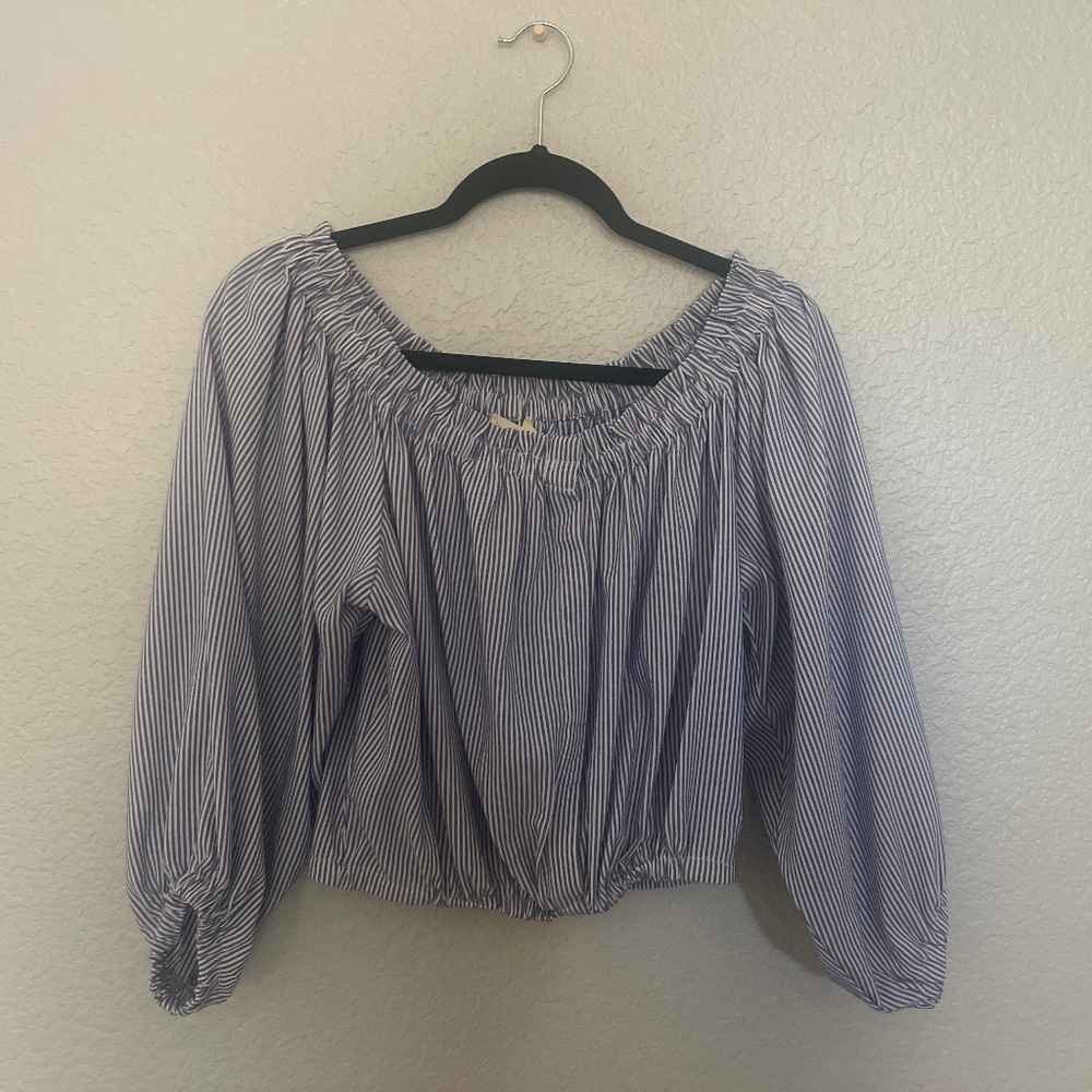 Blue/white stripe off shoulder too